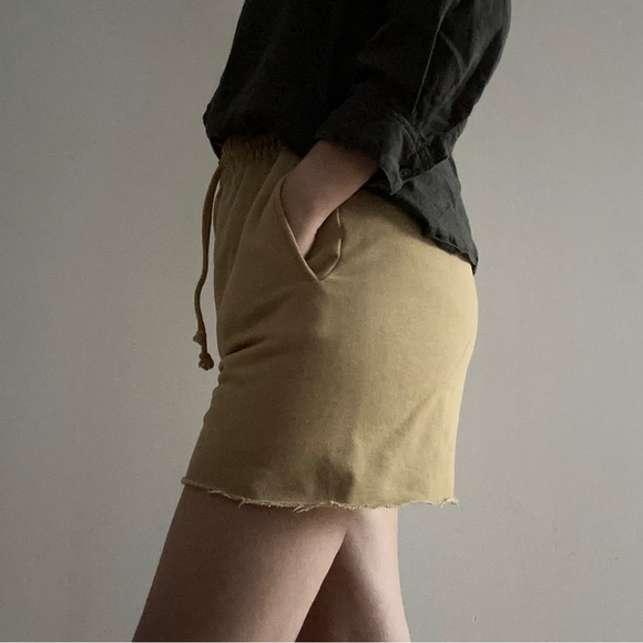 ARITZIA Tna Cozy AF Boyfriend Fleece TAN shorts -  S - Picture 5 of 15